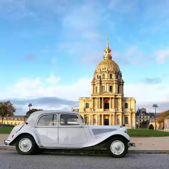Vintage car transfer with private driver and Citroen Traction at Invalides side view